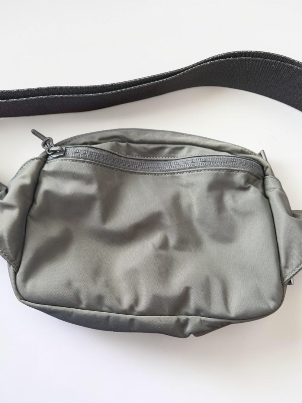 Lululemon Everywhere Belt Bag 2L Grey Sage Crossbody Waist Bag O/S EUC - Picture 3 of 10